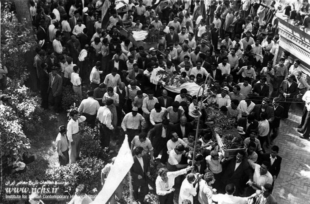 تشییع پیکر شهدای ۳۰ تیر در گورستان ابن بابویه تهران 